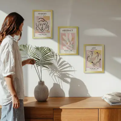 Juego de 3 cuadros decorativos retratos elegantes y formas abstractas en tonos pastel