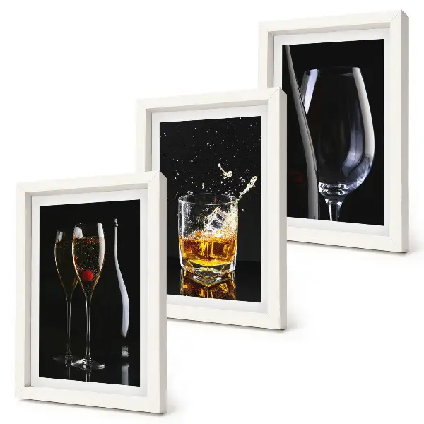 Juego de 3 cuadros decorativos con diseño de copas de vino y whisky sobre fondo negro