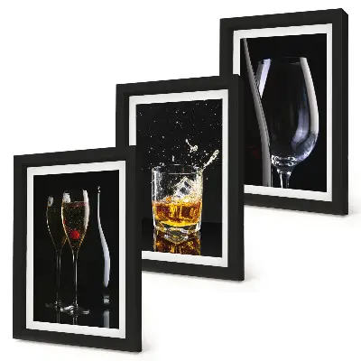 Juego de 3 cuadros decorativos con diseño de copas de vino y whisky sobre fondo negro