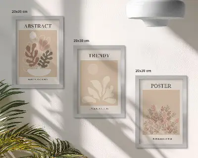 Tríptico enmarcado con motivos vegetales en tonos beige y marrón