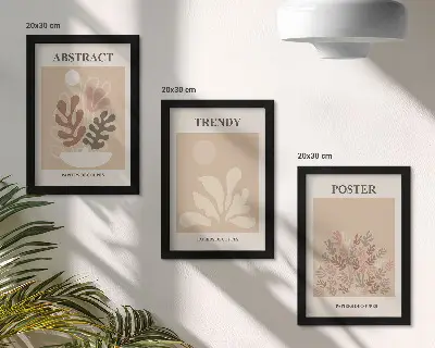 Tríptico enmarcado con motivos vegetales en tonos beige y marrón
