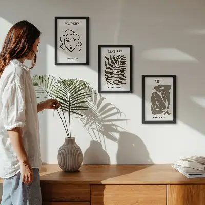 Juego de 3 cuadros decorativos con gráficos elegantes de líneas y figuras en colores neutros