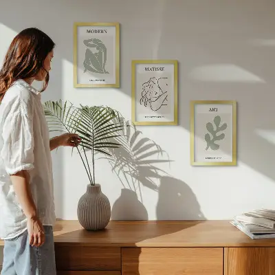 Juego de 3 cuadros decorativos con diseño minimalista de personajes y plantas