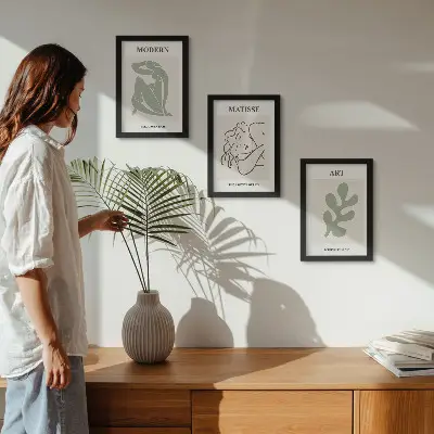 Juego de 3 cuadros decorativos con diseño minimalista de personajes y plantas