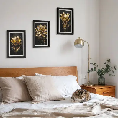 Juego de 3 cuadros decorativos flores en tonos amarillos sobre fondo oscuro