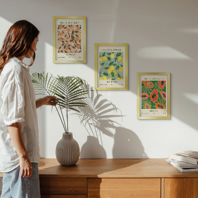 Tríptico enmarcado Frutas cítricas y tropicales al estilo retro.