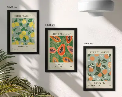 Tríptico enmarcado de carteles con frutas como limones, papayas, mandarinas y flores