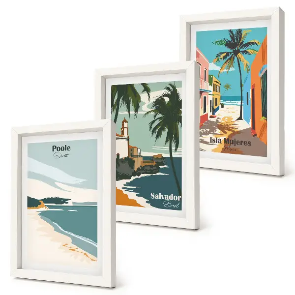 Tríptico de paisajes tropicales con playas y palmeras enmarcado