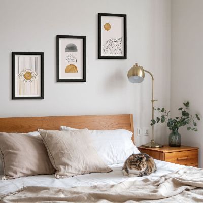 Tríptico enmarcado Formas y líneas abstractas en tonos beige y gris.
