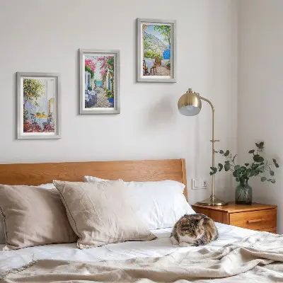 Juego de 3 cuadros decorativos con diseño de calles encantadoras llenas de plantas y vistas al mar