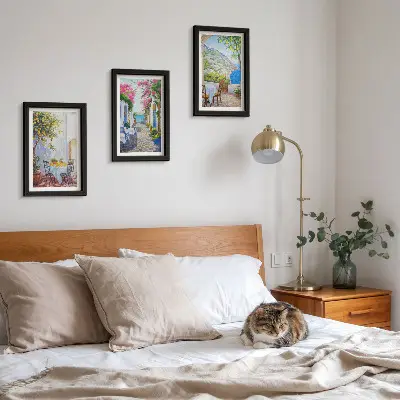 Juego de 3 cuadros decorativos con diseño de calles encantadoras llenas de plantas y vistas al mar