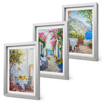 Juego de 3 cuadros decorativos Calles encantadoras con plantas en flor y vistas al mar.