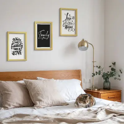 Tríptico enmarcado con frases inspiradoras sobre la familia y el hogar