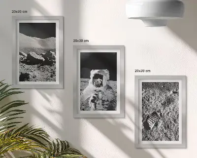 Tríptico enmarcado de fotos de la Luna con un astronauta y su huella