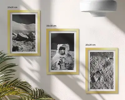 Tríptico enmarcado de fotos de la Luna con un astronauta y su huella