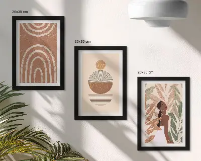 Tríptico enmarcado con diseños elegantes de motivos vegetales y formas geométricas