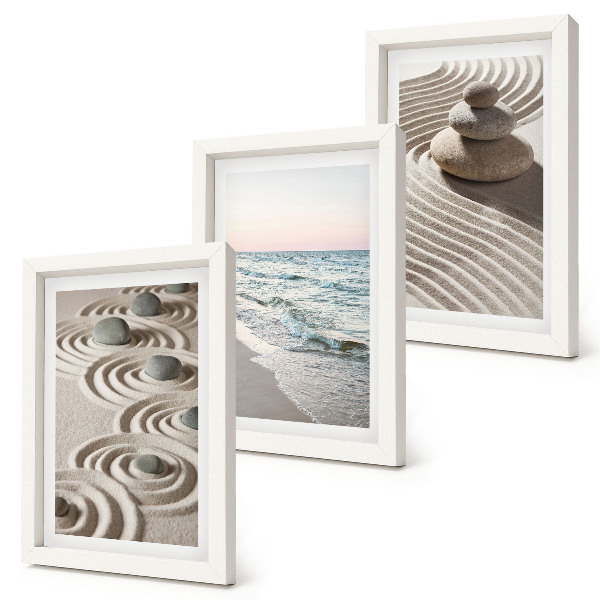 Juego de 3 cuadros decorativos Olas tranquilas de arena y agua con piedras en la playa.