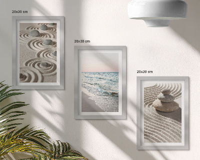 Juego de 3 cuadros decorativos Olas tranquilas de arena y agua con piedras en la playa.