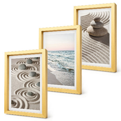 Juego de 3 cuadros decorativos Olas tranquilas de arena y agua con piedras en la playa.