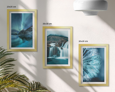 Juego de 3 cuadros decorativos Paisajes invernales con cascadas y auroras boreales.