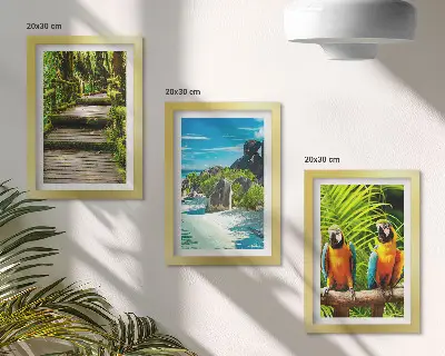 Tríptico enmarcado bosque tropical con cascada y loros coloridos