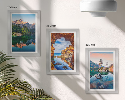 Juego de 3 cuadros decorativos Lagos de montaña con reflejos en el agua y las rocas.