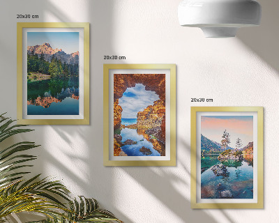 Juego de 3 cuadros decorativos Lagos de montaña con reflejos en el agua y las rocas.