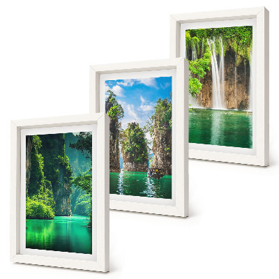 Tríptico enmarcado Paisajes verdes con cascadas y rocas.