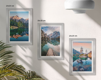 Juego de 3 cuadros decorativos Lagos de montaña con reflejos en el agua y el bosque.