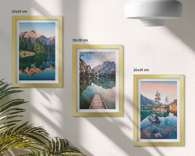 Juego de 3 cuadros decorativos Lagos de montaña con reflejos en el agua y el bosque.