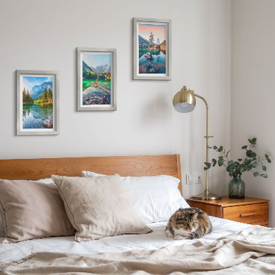 Juego de 3 cuadros decorativos Lagos de montaña con agua y paisajes naturales circundantes.