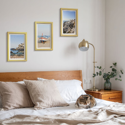 Juego de 3 cuadros decorativos Vistas costeras con barcos y casas blancas en Grecia.
