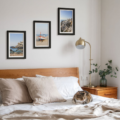 Juego de 3 cuadros decorativos Vistas costeras con barcos y casas blancas en Grecia.