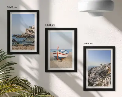 Juego de 3 cuadros decorativos con vistas costeras de barcos y casas blancas en Grecia