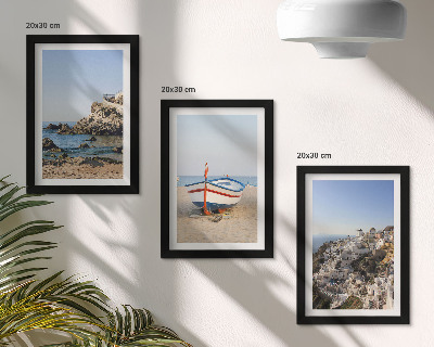 Juego de 3 cuadros decorativos Vistas costeras con barcos y casas blancas en Grecia.