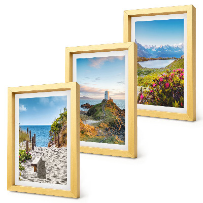 Juego de 3 cuadros decorativos Vista de la playa del faro, las montañas y las flores.