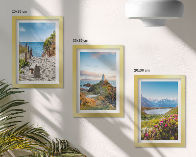 Juego de 3 cuadros decorativos Vista de la playa del faro, las montañas y las flores.