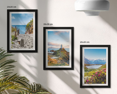 Juego de 3 cuadros decorativos Vista de la playa del faro, las montañas y las flores.