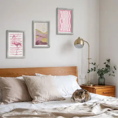 Juego de 3 cuadros decorativos con diseño de flamencos rosas y paisaje montañoso en tonos pastel con letras relajantes