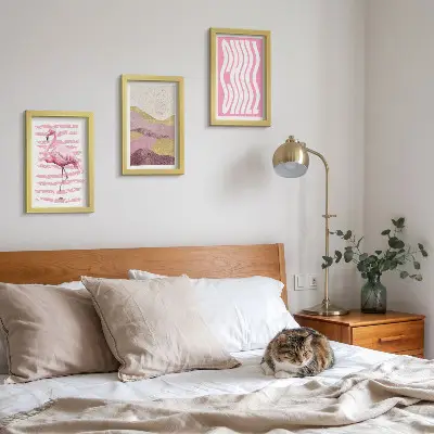 Juego de 3 cuadros decorativos con diseño de flamencos rosas y paisaje montañoso en tonos pastel con letras relajantes