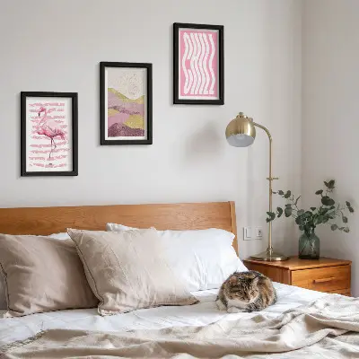 Juego de 3 cuadros decorativos con diseño de flamencos rosas y paisaje montañoso en tonos pastel con letras relajantes