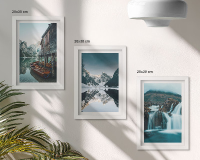 Juego de 3 cuadros decorativos Paisajes de montaña con una cascada y un lago.
