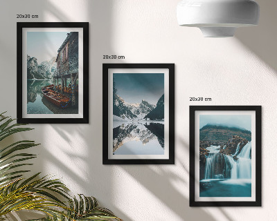 Juego de 3 cuadros decorativos Paisajes de montaña con una cascada y un lago.