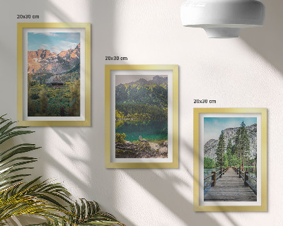 Juego de 3 cuadros decorativos Paisajes de montaña con un lago y un muelle de madera.
