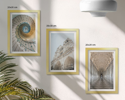 Tríptico enmarcado La escalera de caracol de la catedral, vista de la fachada del edificio y un pasillo embaldosado.