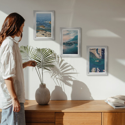 Juego de 3 cuadros decorativos Vistas al mar con acantilados y puertos de montaña.