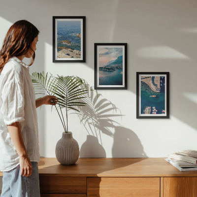 Juego de 3 cuadros decorativos Vistas al mar con acantilados y puertos de montaña.