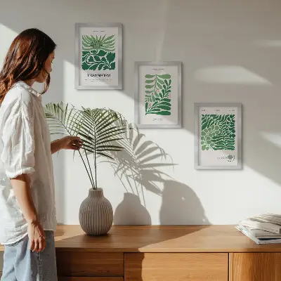 Tríptico enmarcado conjunto de hojas verdes y plantas de diversas formas