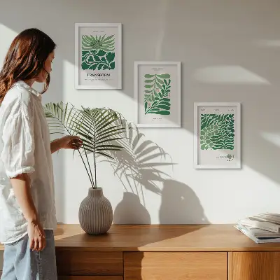 Tríptico enmarcado conjunto de hojas verdes y plantas de diversas formas