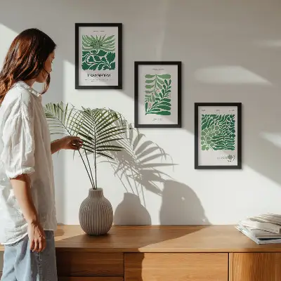 Tríptico enmarcado conjunto de hojas verdes y plantas de diversas formas